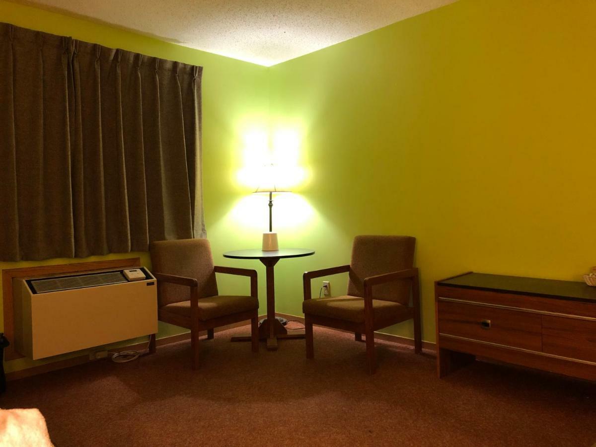 Tower Inn Estevan Extérieur photo