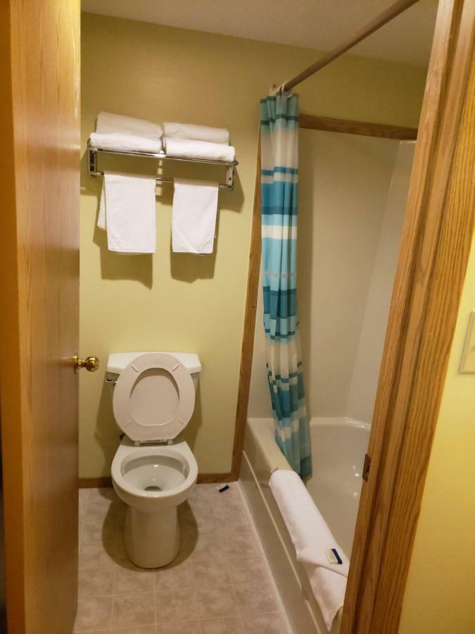 Tower Inn Estevan Extérieur photo
