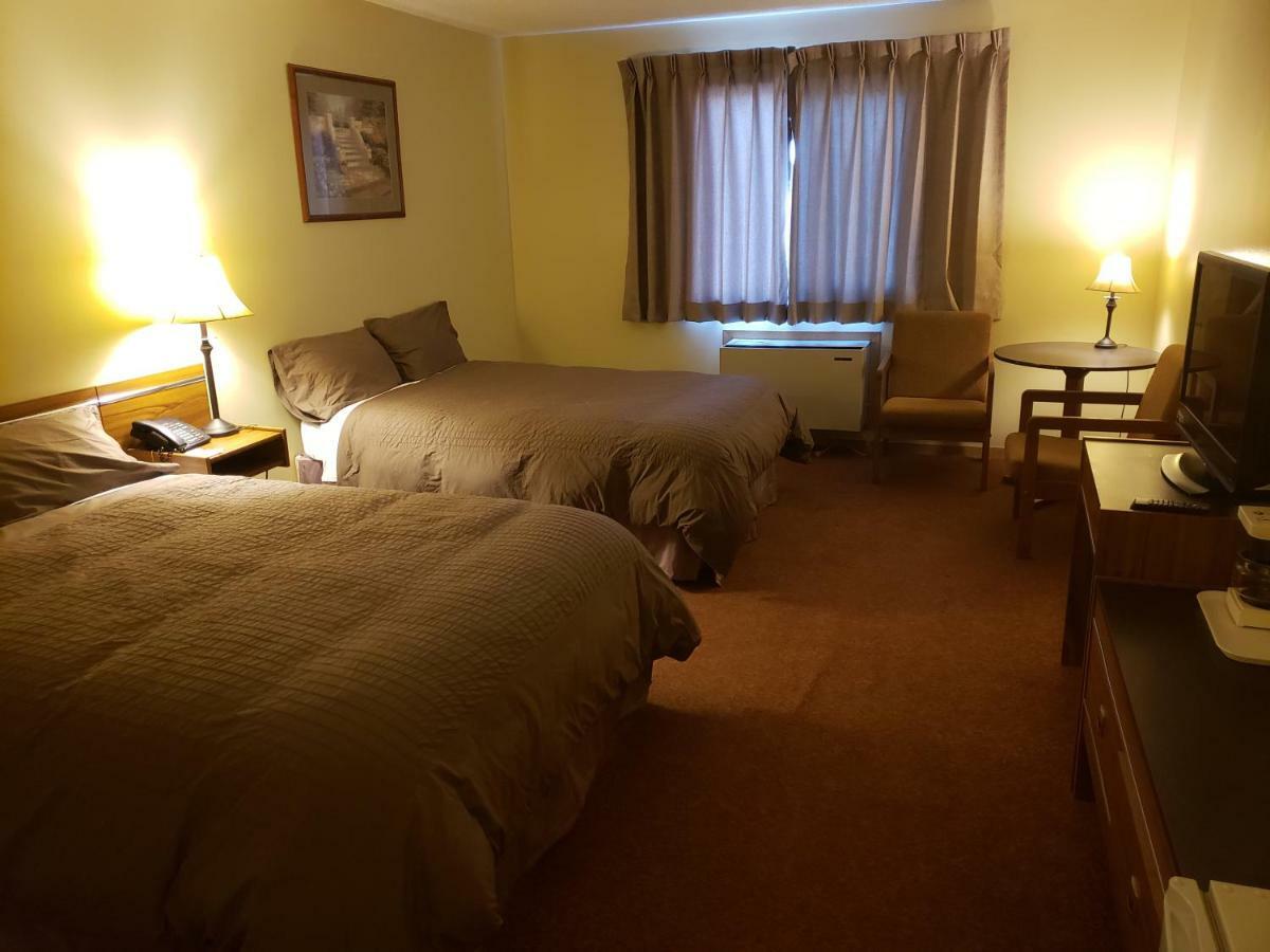Tower Inn Estevan Extérieur photo