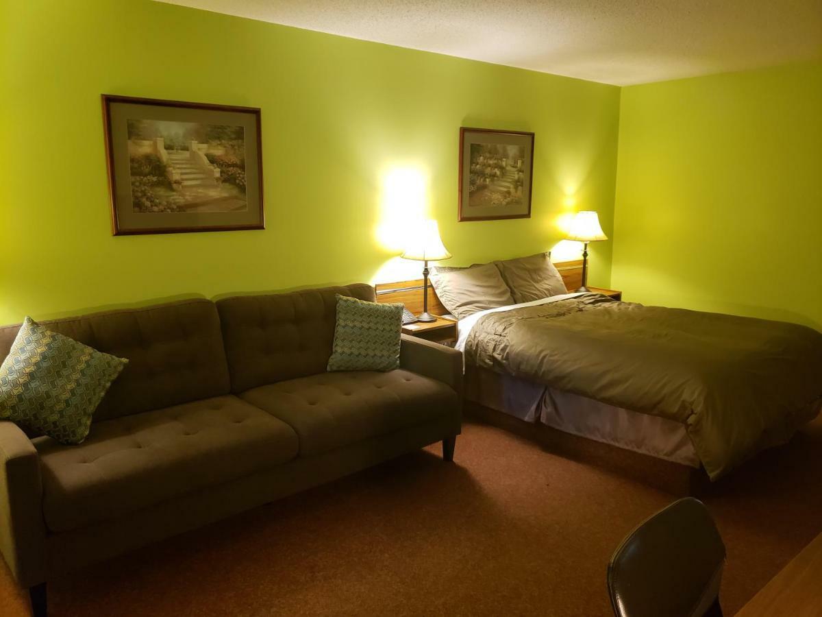 Tower Inn Estevan Extérieur photo
