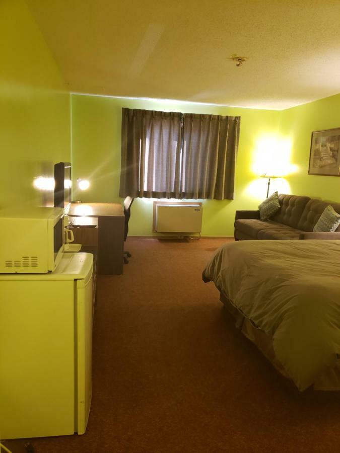 Tower Inn Estevan Extérieur photo
