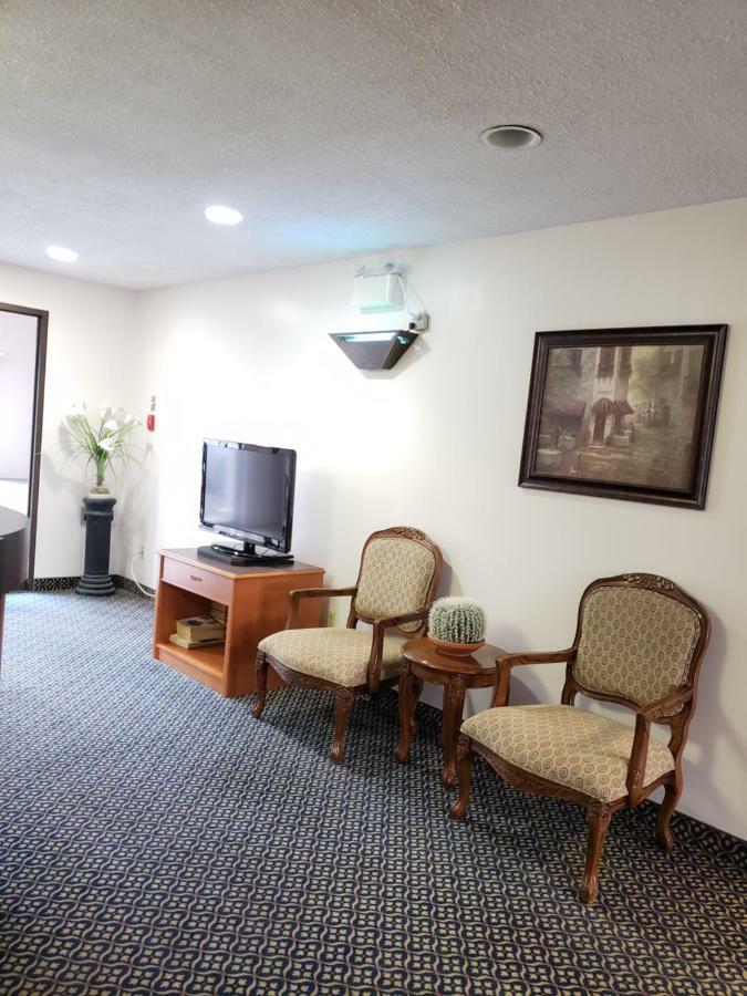 Tower Inn Estevan Extérieur photo