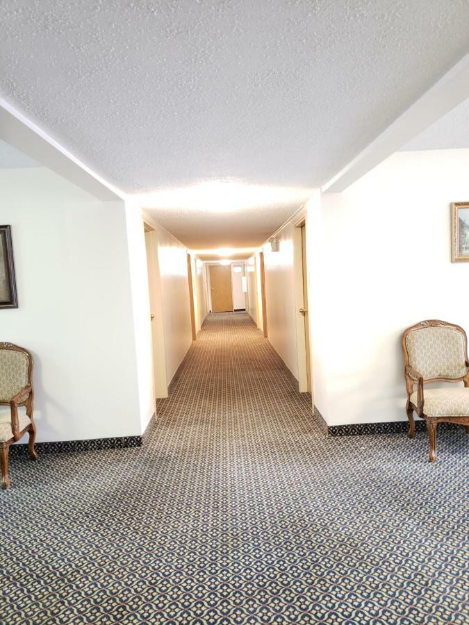 Tower Inn Estevan Extérieur photo