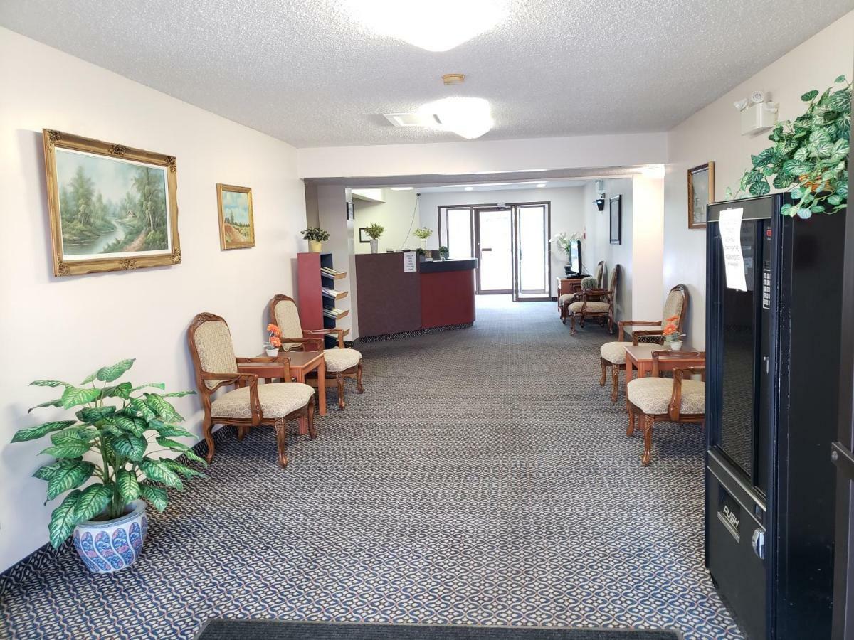 Tower Inn Estevan Extérieur photo