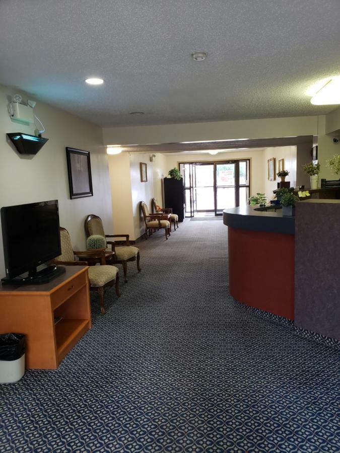 Tower Inn Estevan Extérieur photo