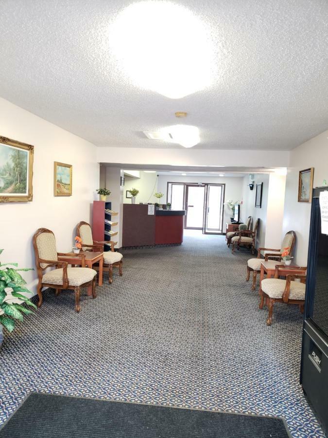Tower Inn Estevan Extérieur photo