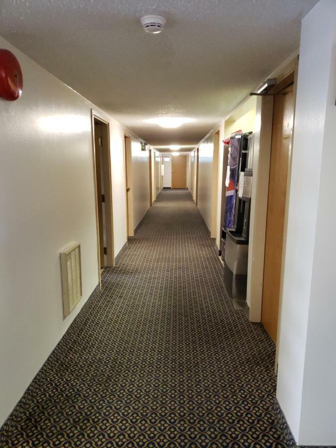 Tower Inn Estevan Extérieur photo